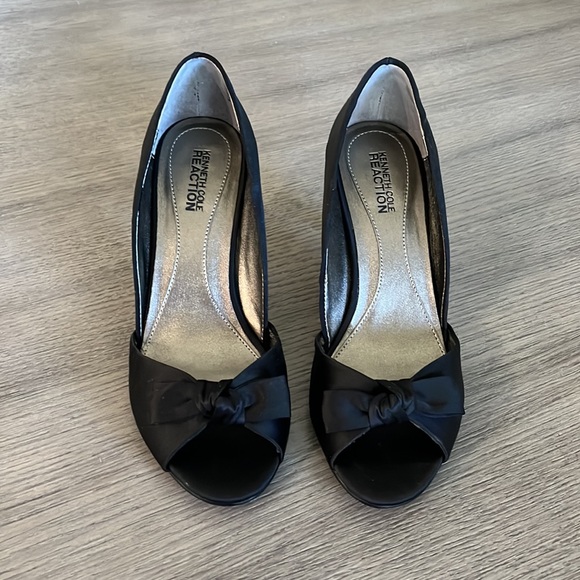 Kenneth Cole Reaction Peep toe pumps - Picture 2 of 5